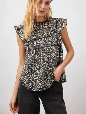 Rails Filomena Lace Inset Black Floral Pleated
Flutter Cap Sleeve Top Size Med
